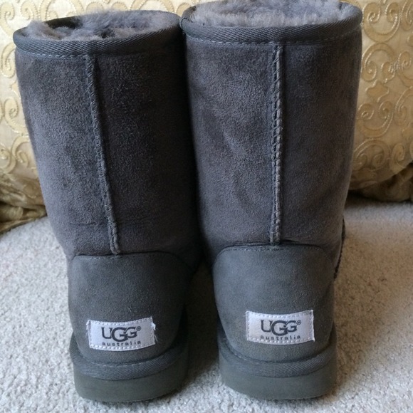 SOLD Classic UGGS in Grey Shearling SOLD - Picture 2 of 4