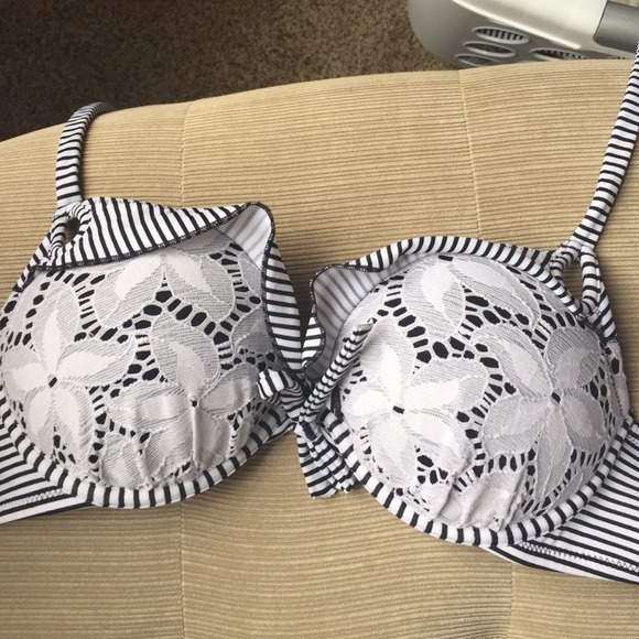 Victoria's Secret swim top size 32B