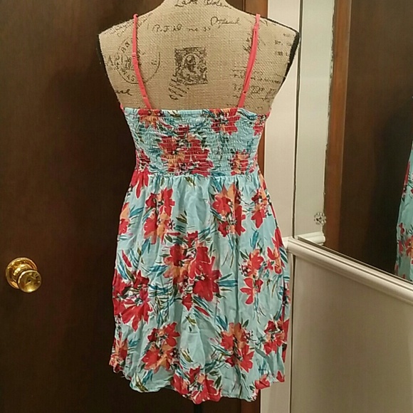SOLD IN BUNDLE! Summer dress - Picture 2 of 2