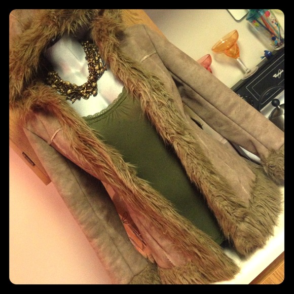 Tan coat 💗