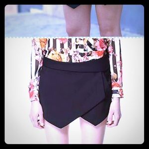 SOLD Zara asymmetrical tulip skort