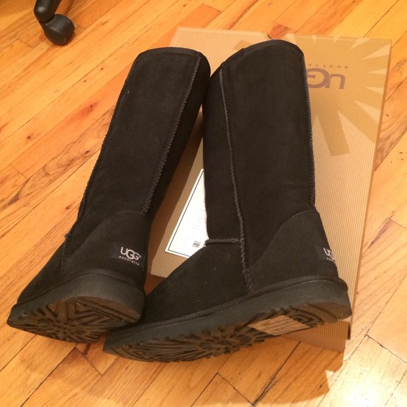 Black uggs by Viviglam 🌹💞Sale🔥✂️🔥 - Picture 3 of 4
