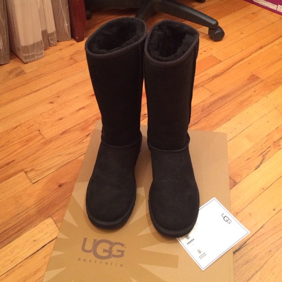 Black uggs by Viviglam 🌹💞Sale🔥✂️🔥 - Picture 4 of 4