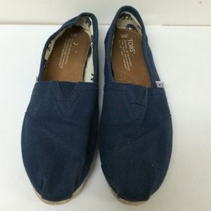 Blue navy toms
