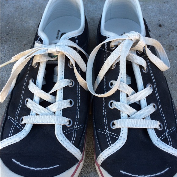 Shoes in navy blue