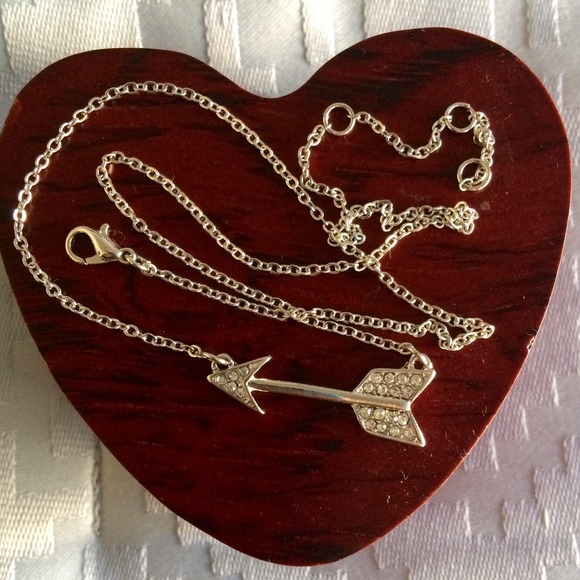 Jewelry - NEW Cupid's Arrow Silvertone 17"L