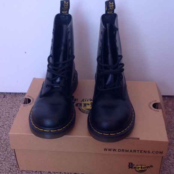 hello I'm selling some brand new doc martens 1460