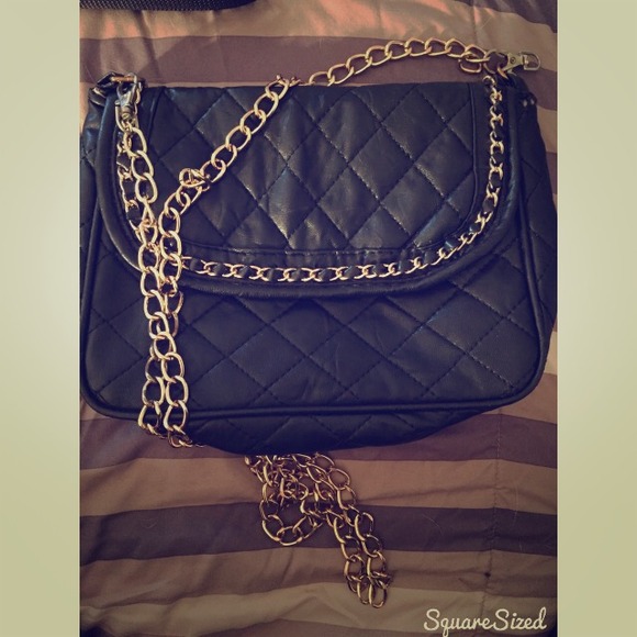 Tufted Rue21 Black across body Purse with Chain