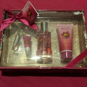 Price reduced- brand new Perfume gift set
