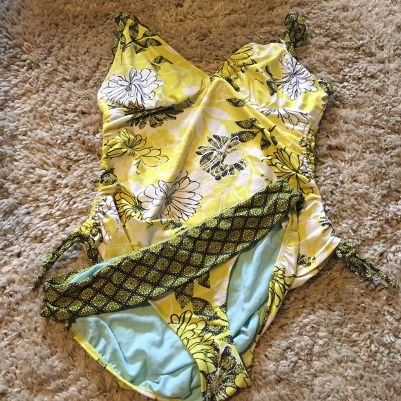 SOLD- NEW WITHOUT TAGS. Athleta 2 piece swim suit