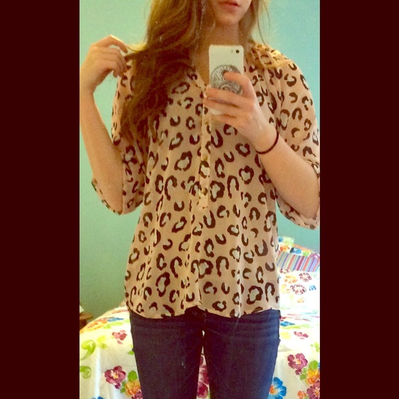3/4 Sleeve Chiffon Leopard Top with Gold Detailing