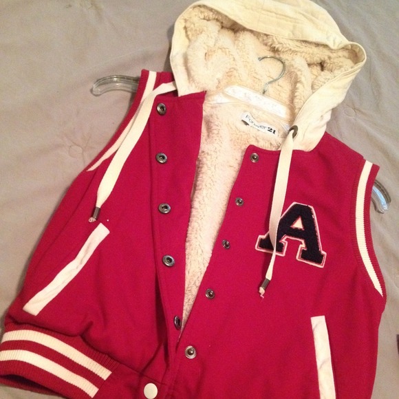 Forever 21 varsity vest with fur lining inside