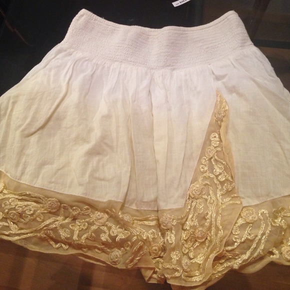 Yellow hombre skirt with lace