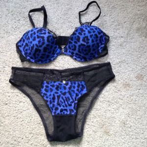 New 34B blue leopard print bra with matching panty
