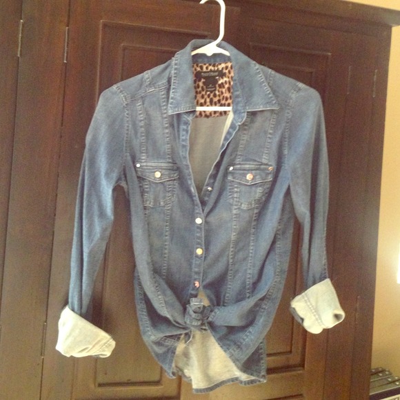 Soft chambray, embellished buttons, good condition