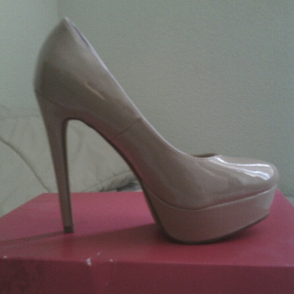 Very light pinkish beige pumps - Picture 1 of 1