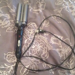 Nice only used 2 time like new 3 ring curler