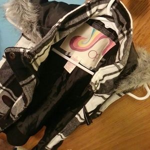 OP Black and White Vest