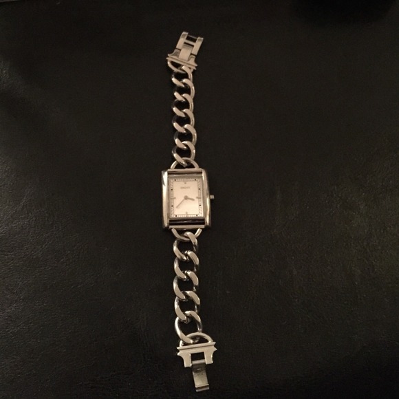 Dkny Bracelet watch needs new battery
