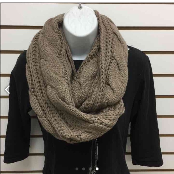 Infinity scarves - Picture 4 of 4
