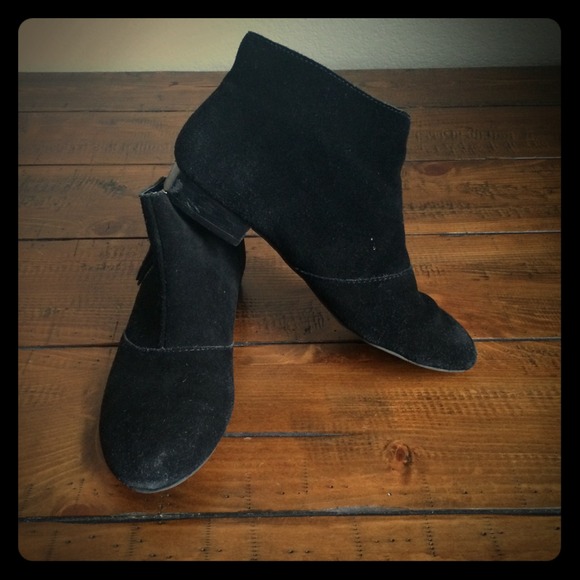 Dolce Vita DV black suede ankle booties
