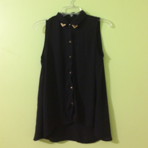 Sleeveless black top