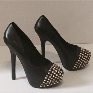 Spikes Front Pumps
