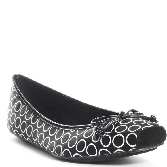 ❌SOLD❌ Leave Flat - Dot by Jessica Simpson