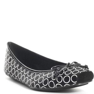 ❌SOLD❌ Leave Flat - Dot by Jessica Simpson