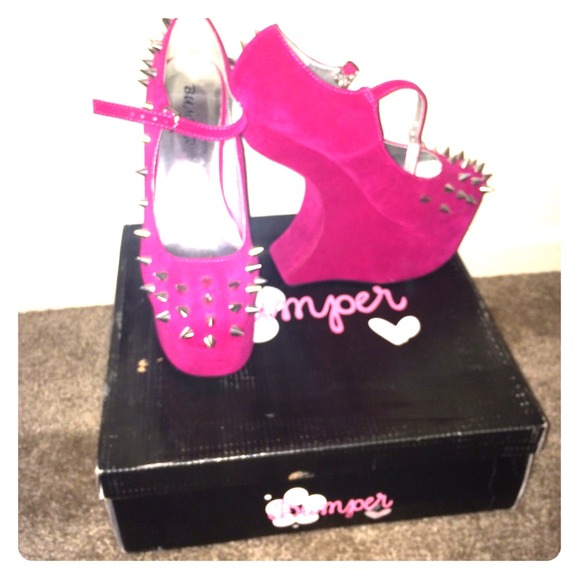 FUSCHIA SPIKED WEDGES