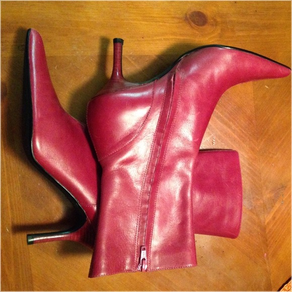 Steve Madden Leather Pointy Bootie Berry Color 7.5 - Picture 2 of 4