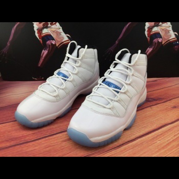 LOOKING TO BUY A 5.5/5 Y pair of LEGEND BLUE 11's