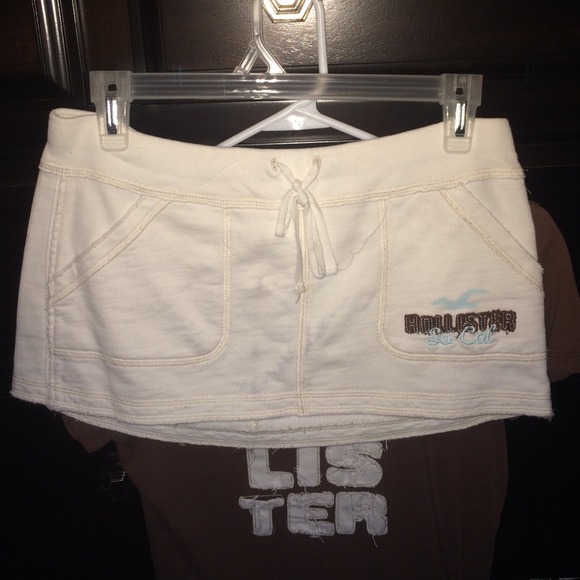 Hollister mini skirt