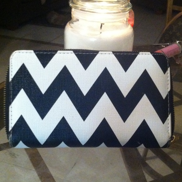 CHEVRON ZIP