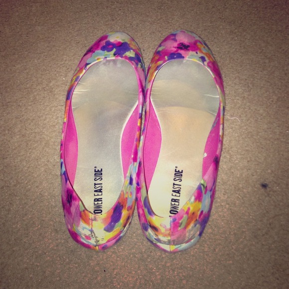 Ballet flats. Floral print with spring colors