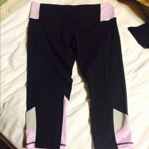Lululemon cropped yoga pants