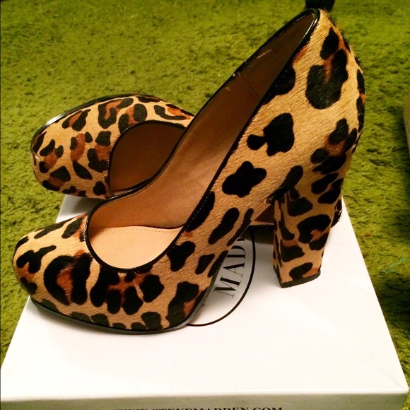 Steve Madden Sarina Leopard printed cow hair pump