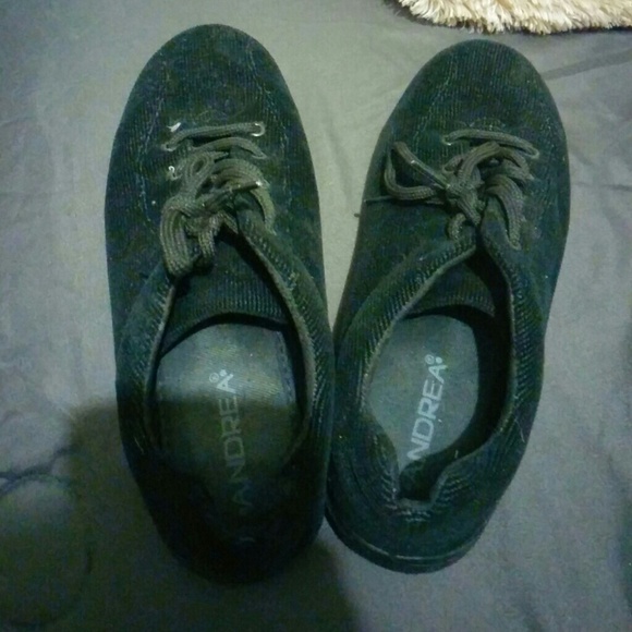 VERY comfortable black shoes