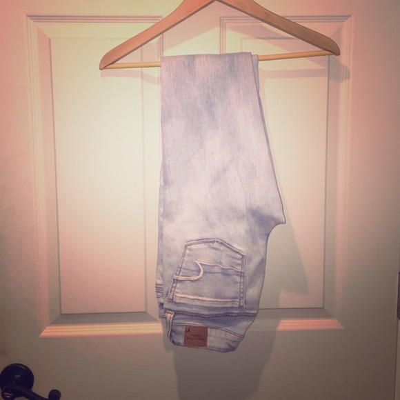 Light wash American eagle jeans