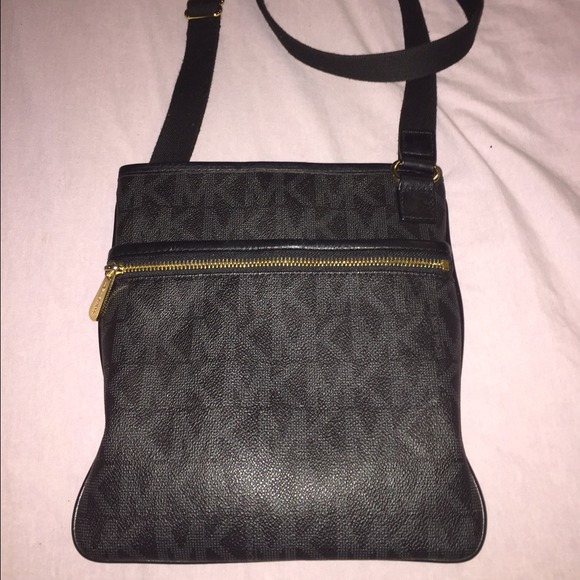 ON HOLD**** Michael Kors crossbody