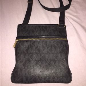 ON HOLD**** Michael Kors crossbody