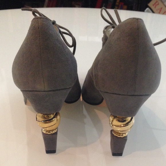 🍸Vintage Escada Pumps▫️ - Picture 2 of 4