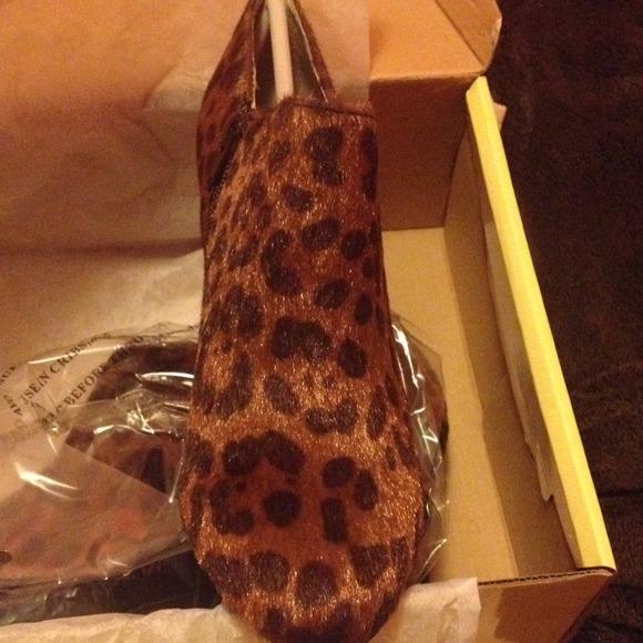 Small heel cheetah print