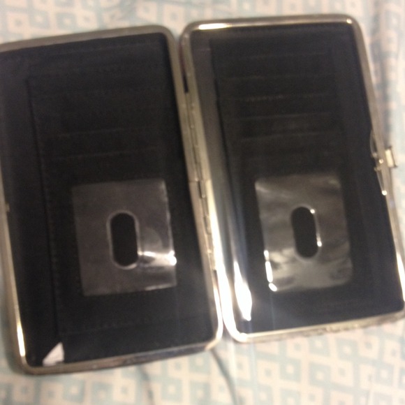 Cross Wallet - Picture 2 of 4