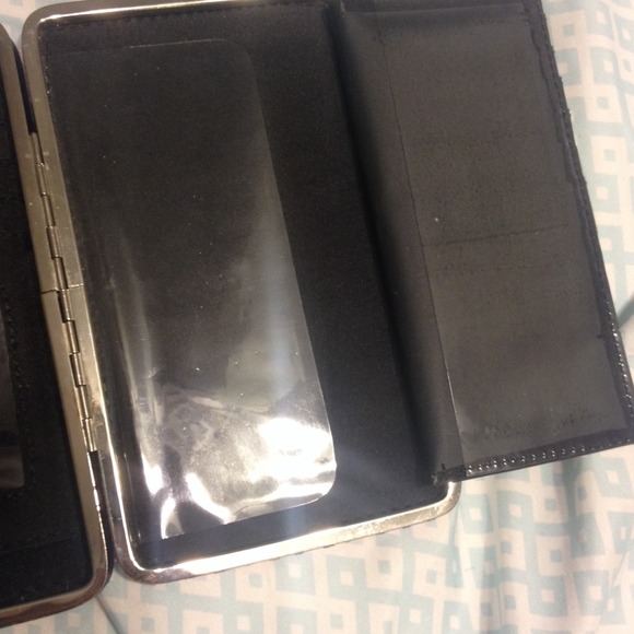 Cross Wallet - Picture 3 of 4