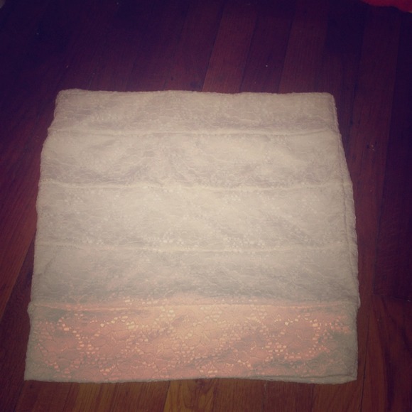White lace bandage skirt