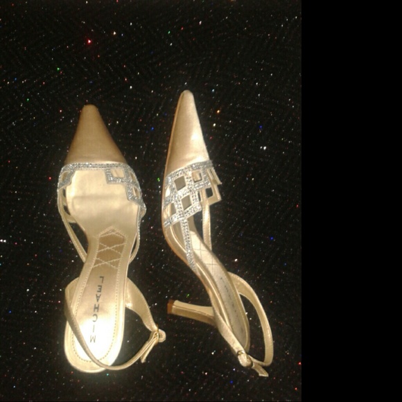 Beautiful sparkle gold pointed sandals