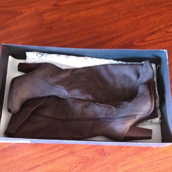 Gray knee high boots from Kenneth Cole - Picture 1 of 8