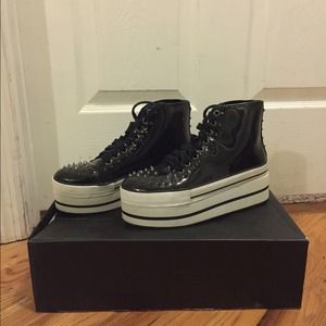 YRU Elevation Black platform sneakers