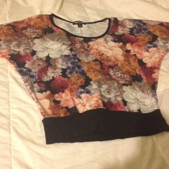 Cute Rue 21 Top 💖🎀 - Picture 2 of 4